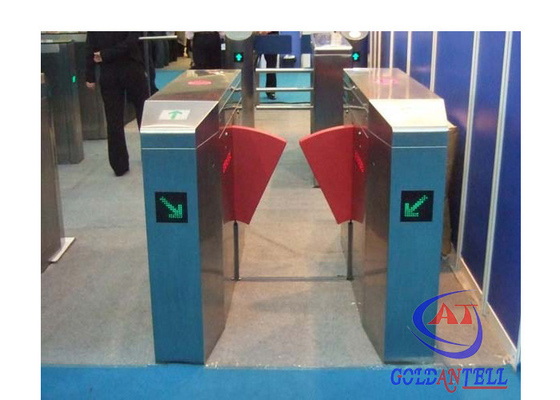 Thiết kế thời trang Rào chắn bằng thép không gỉ có mặt lật Tốc độ di chuyển 40 người / phút