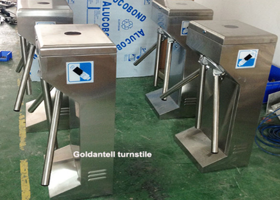 Thả đồng xu cánh tay và cửa sổ truy cập có kiểm soát mã thông báo cho công viên giải trí